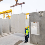 plant manager guiding supervisors during real-time production decision